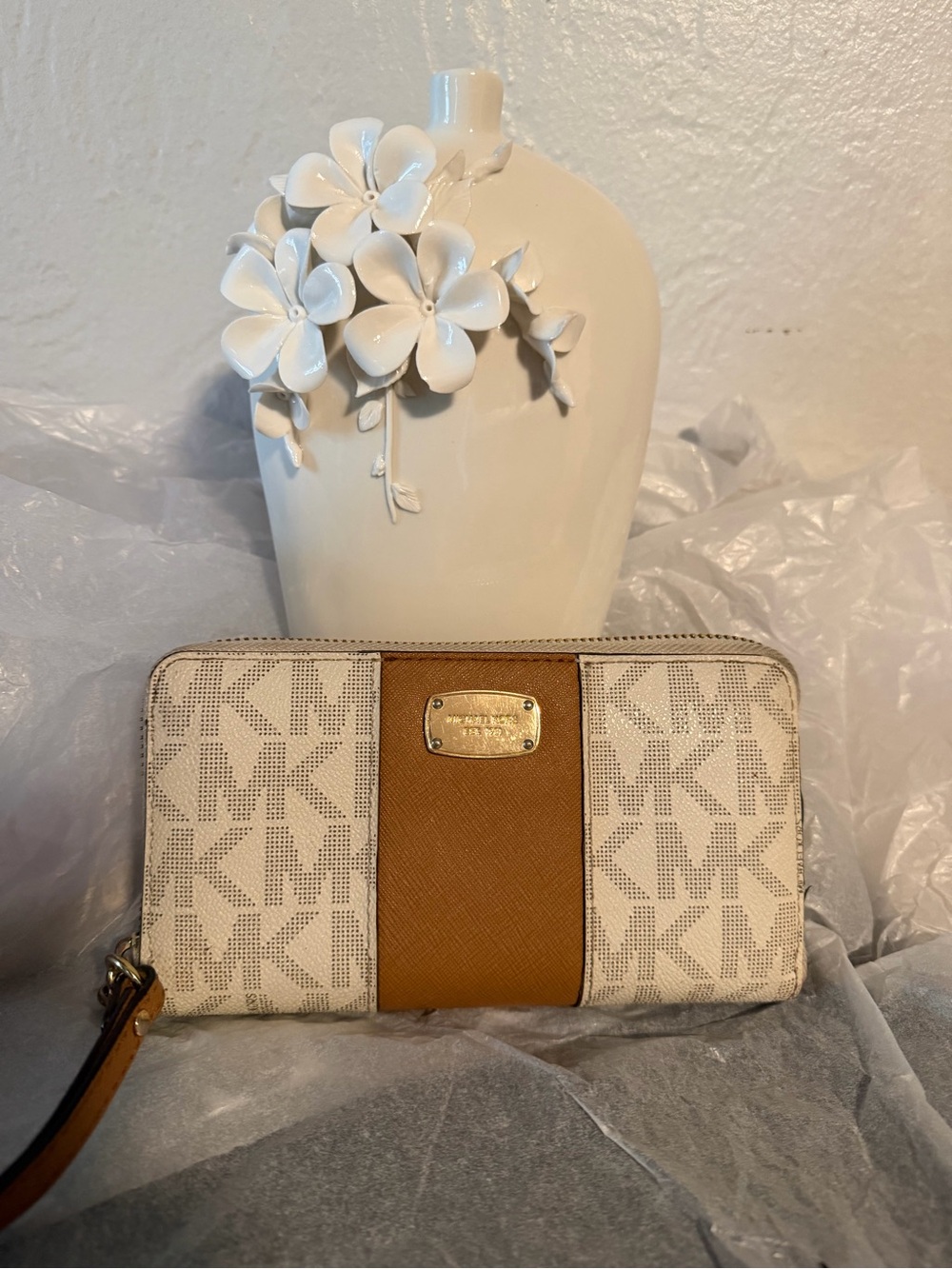Michael Kors Cream & Tan Logo Zip Wallet with Wristlet